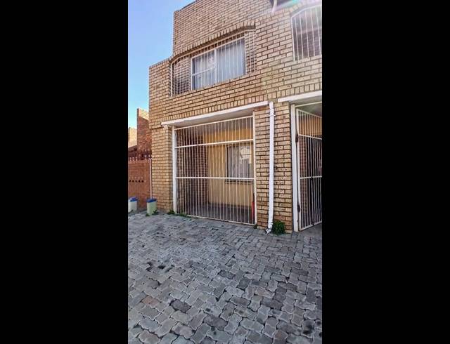 12 BEDROOM HOUSE FOR SALE IN HOSPITAL VIEW